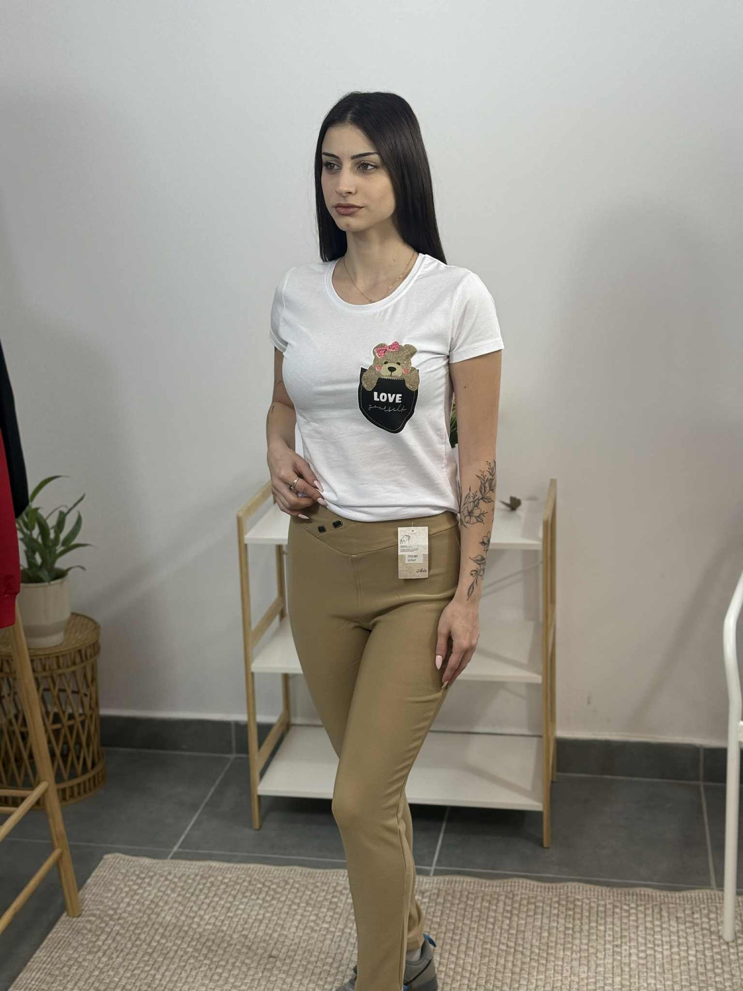 Дамски панталон с висока талия и камъчета бежов DM24