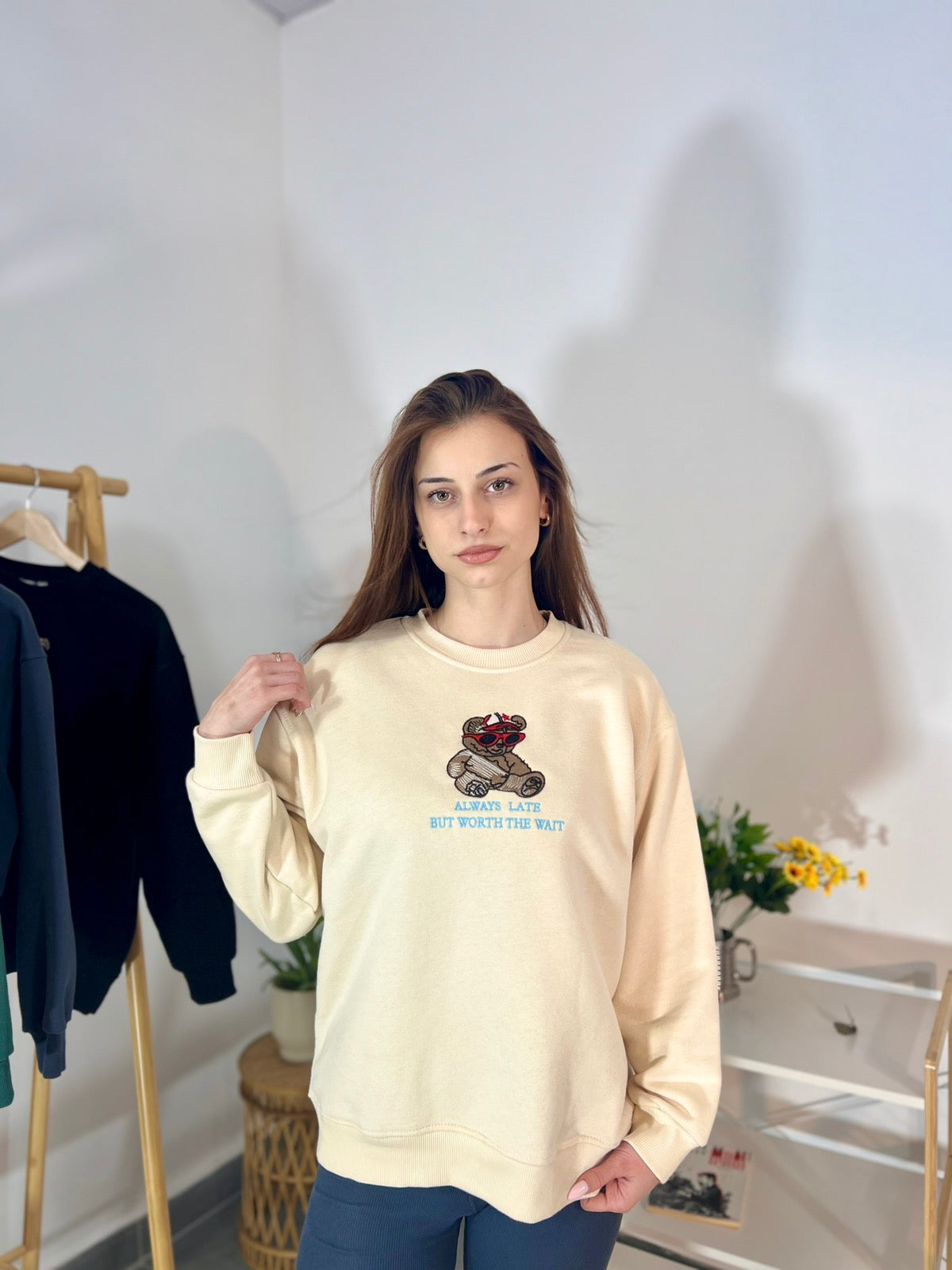 Дамска блуза с декоративна бродерия мече 5547 беж дюс