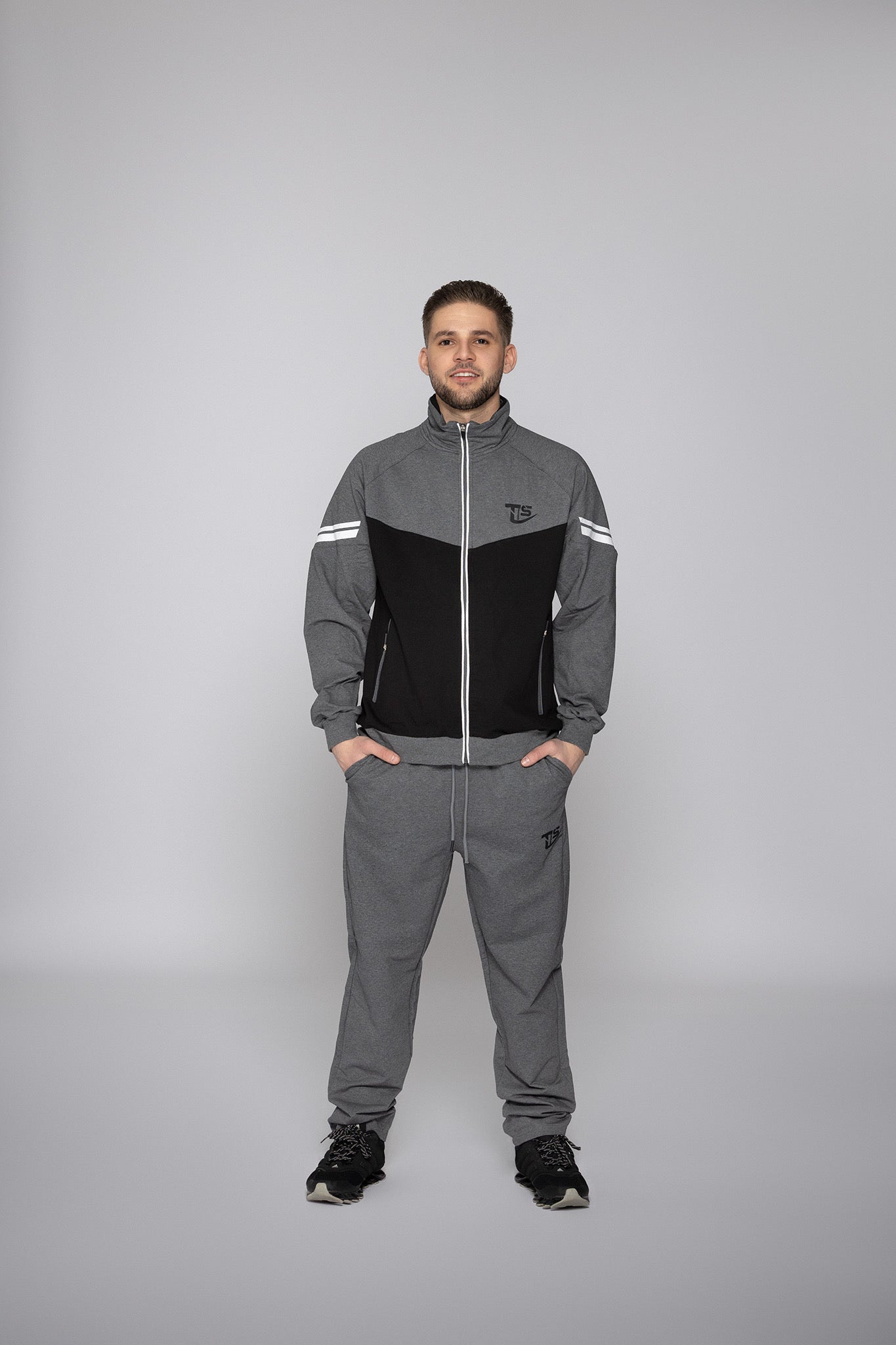 Мъжки спортен екип Милен TSB2А сив Fit