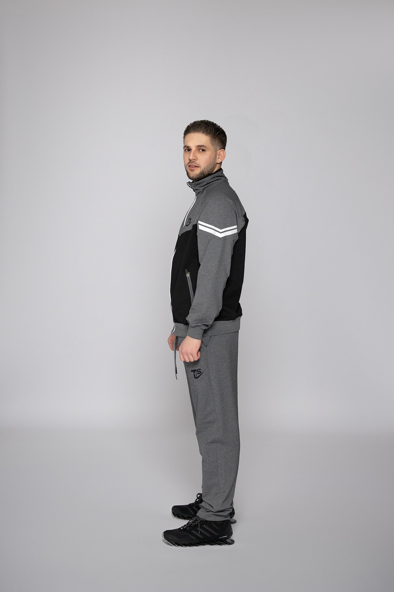 Мъжки спортен екип Милен TSB2А сив Fit