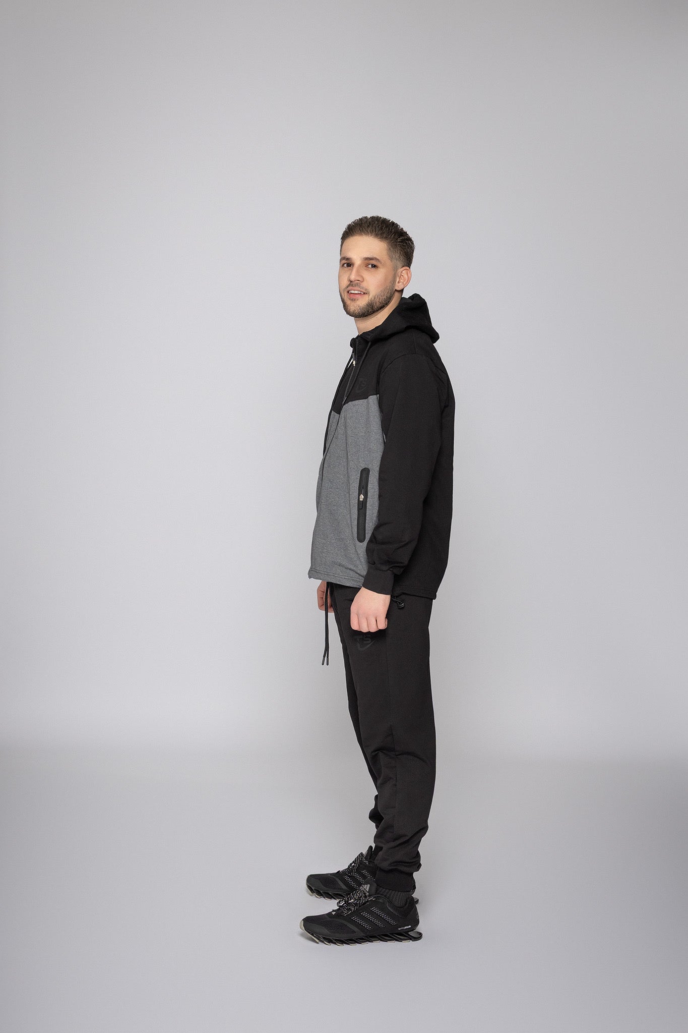 Мъжки спортен екип Ивайло TSB11B сиво черен Fit