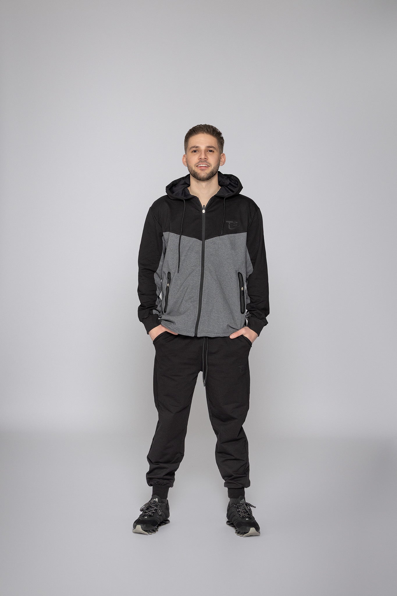 Мъжки спортен екип Ивайло TSB11B сиво черен Fit