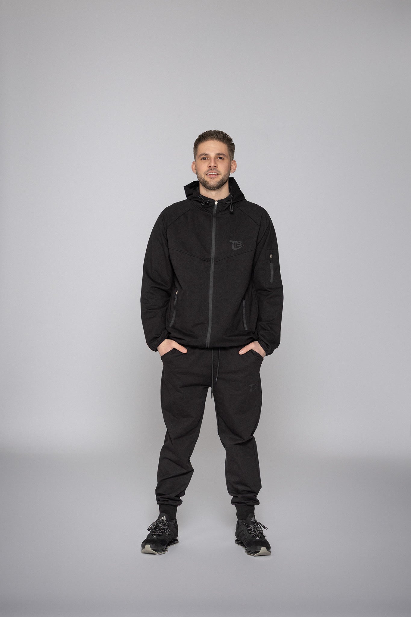 Мъжки спортен екип Иван TSB7А черен Fit