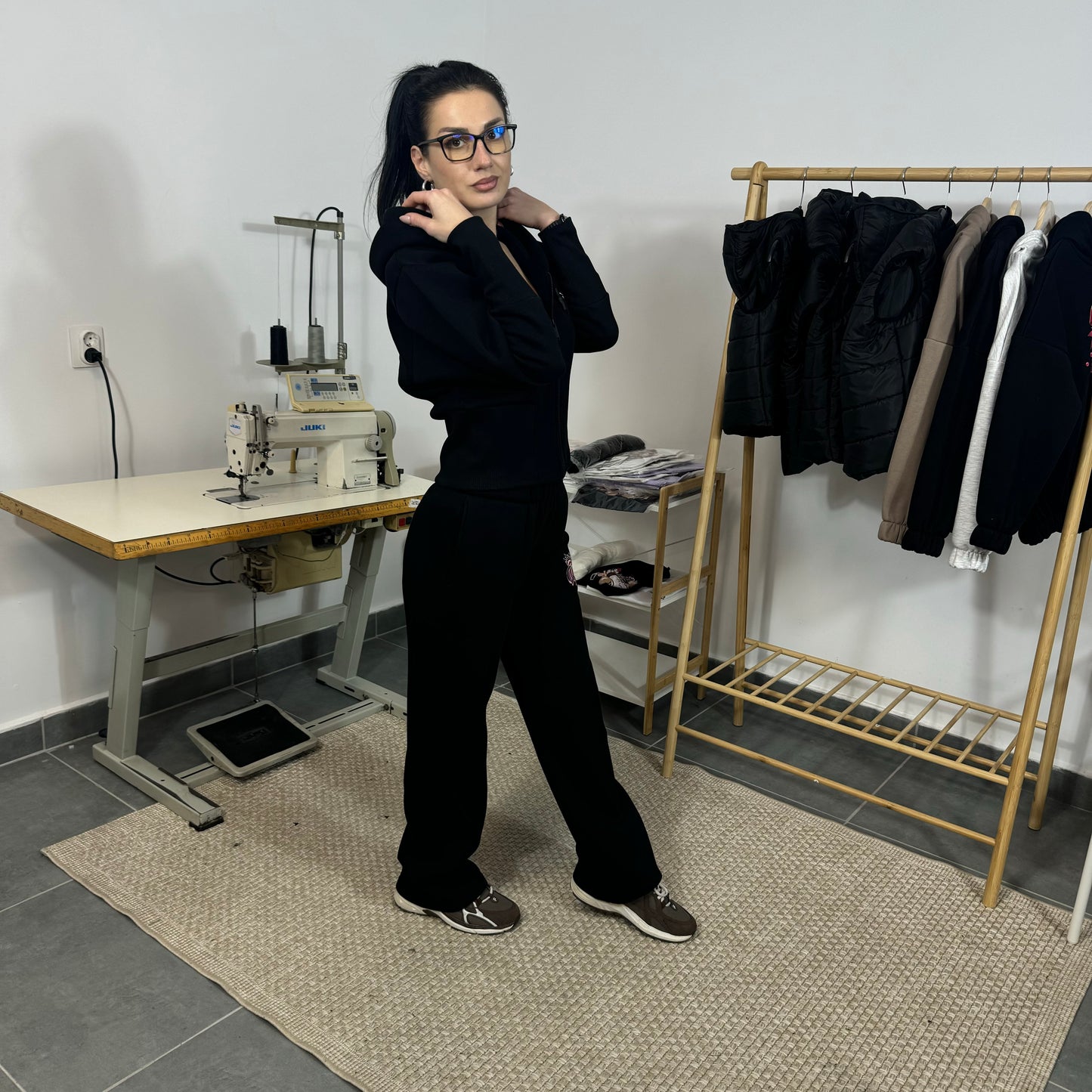 Ватиран комплект  QUEEN от две части с качулка - черен