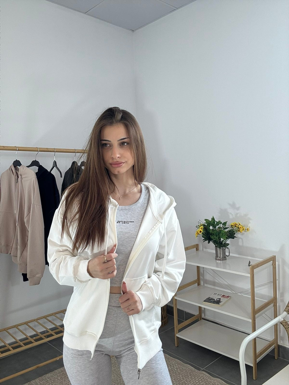 Дамски суичър с цип 5787 бял