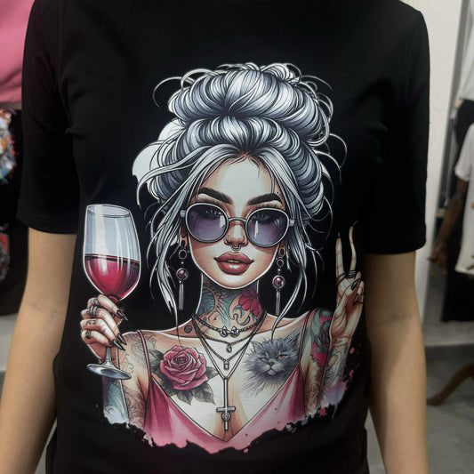 Дамска тениска Дамата с чаша вино