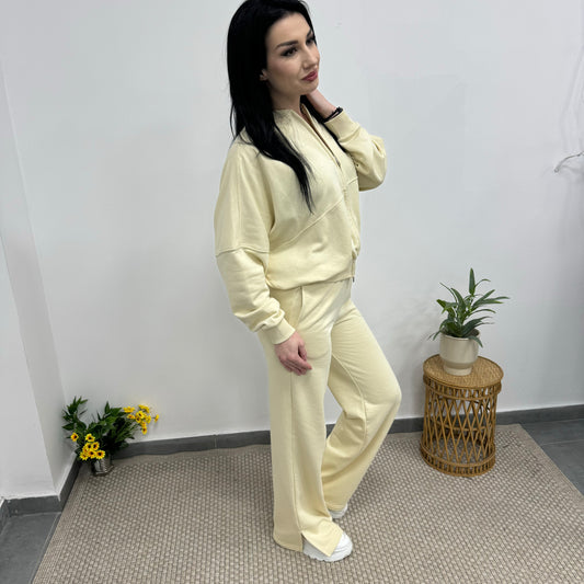 Дамски спортен екип с цип и висока яка светло жълт 01